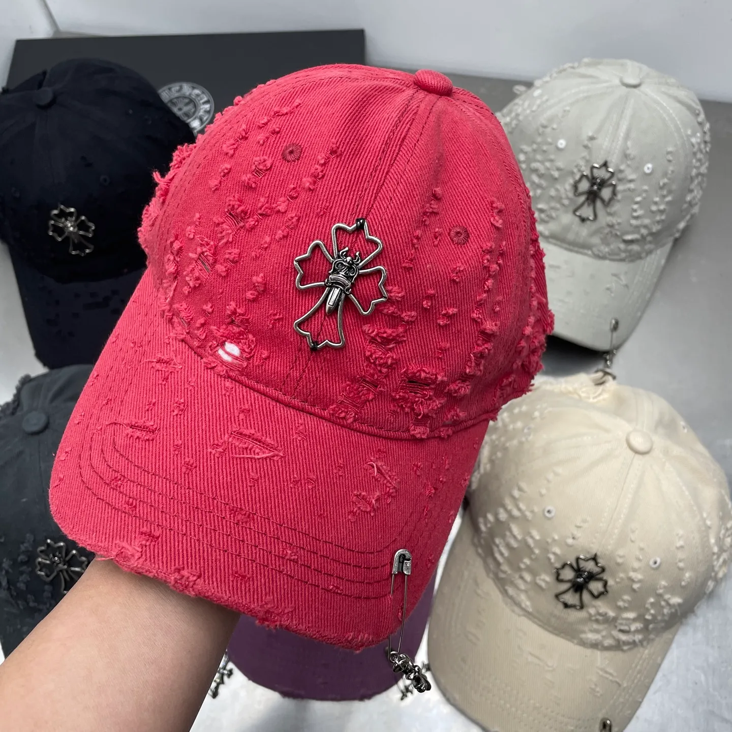 Private message for price inquiry! 🆕Crow's heart-washed ripped baseball cap
